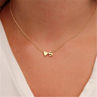 heart dainty initial neckalce - basil boutique