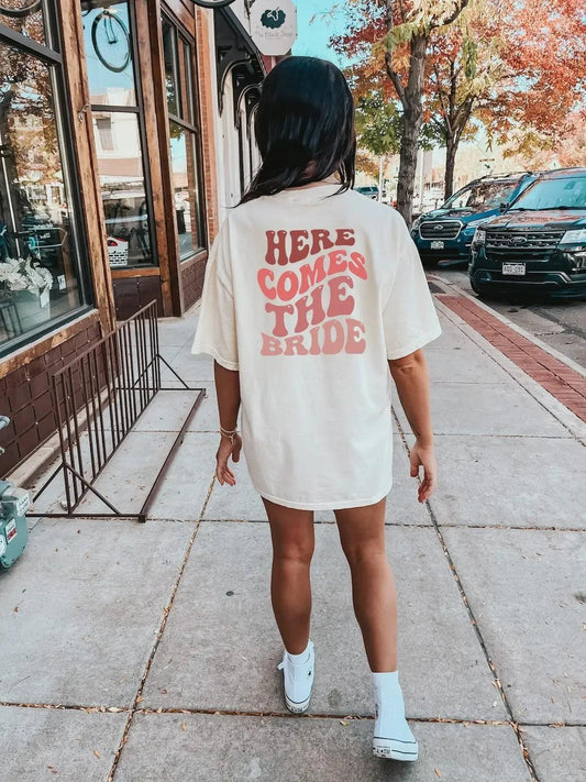 here comes the bride retro t-shirt - basil boutique